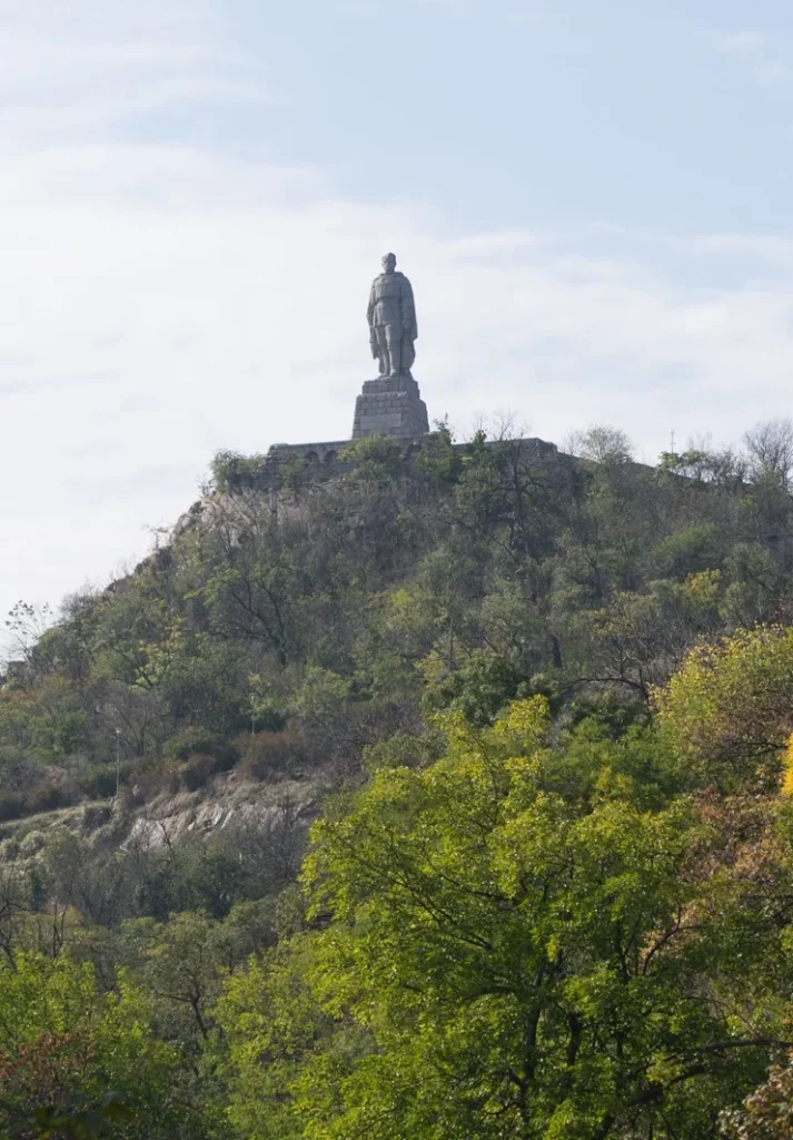 wzgórze Wyzwolicieli - pomnik sowieckiego żołnierza Aljoszy Karmazynowa